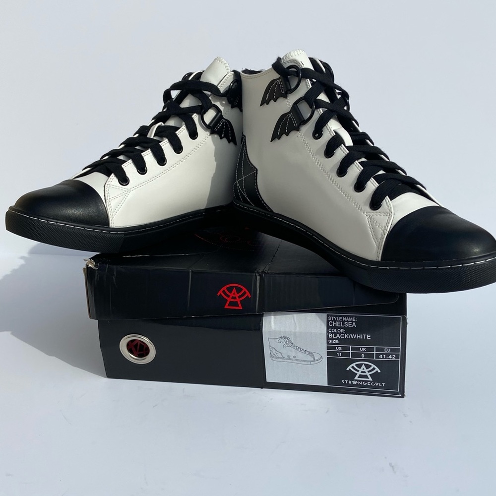 StrangeCult Unisex Black/White Chelsea Lace-Up Shoe